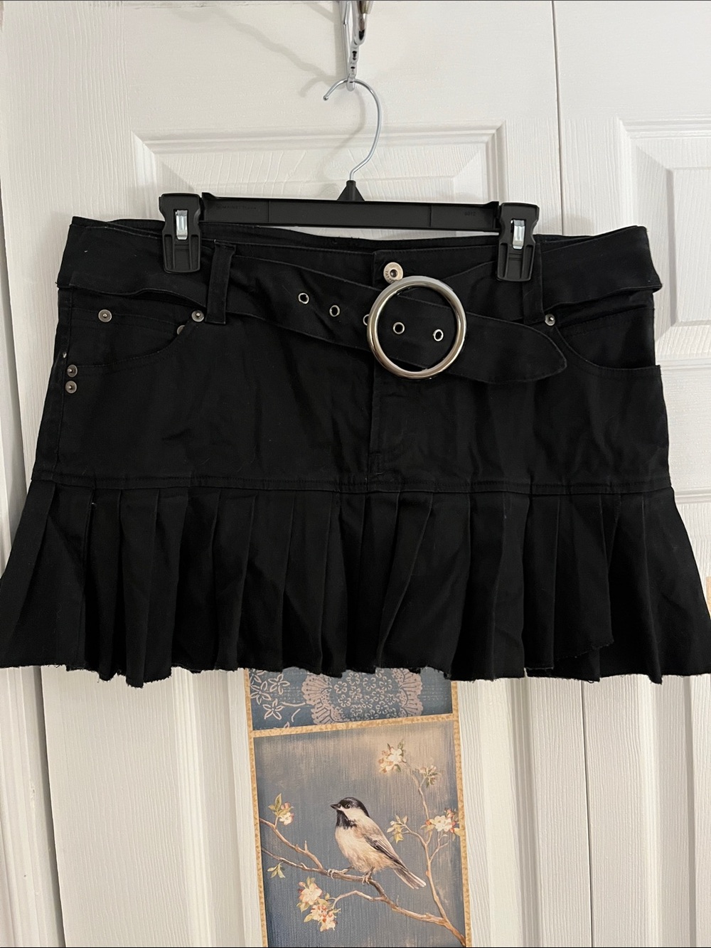 😃Black Pleated Mini Skirt with Round Buckle Belt